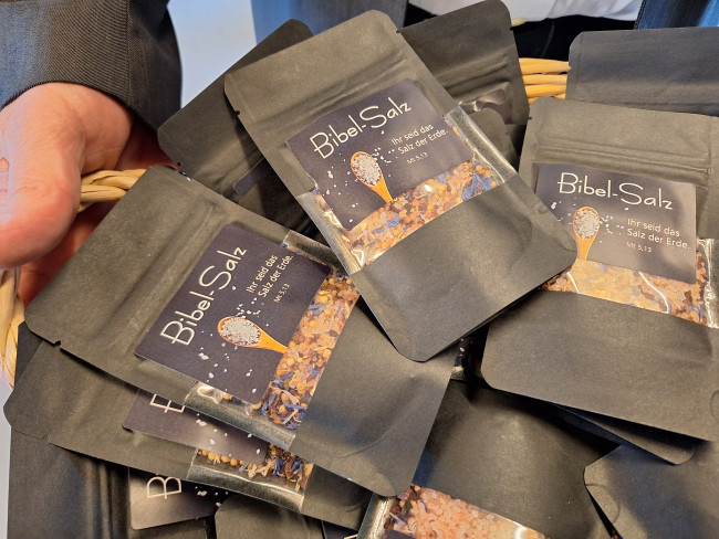 Korb mit Bibelsalz